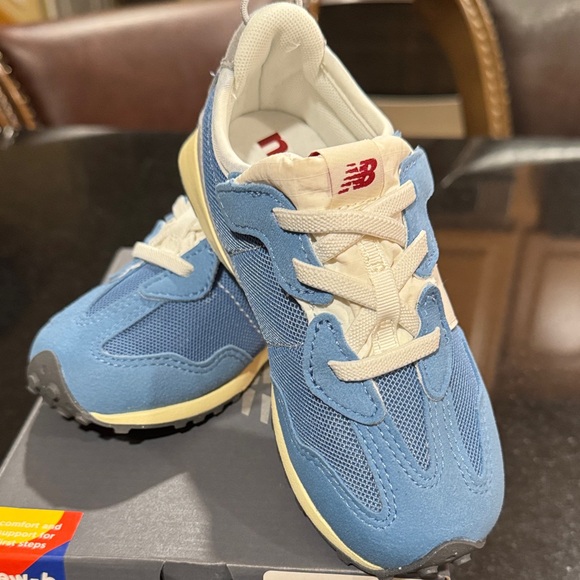 New Balance Kids' Sneakers in Blue and Cream toddler 9.5 - Picture 8 of 11